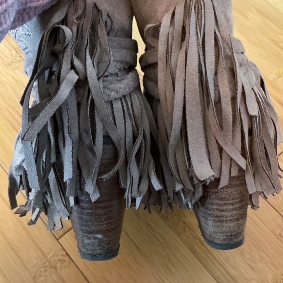 Faux Suede Beige Fringe Cowboy Ankle Bootie Size 6 - Picture 11 of 11